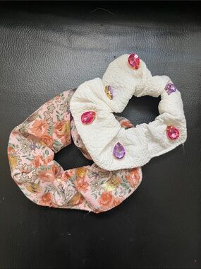 Set of 2 Decorative Scrunchies - White Gem & Pink Floral